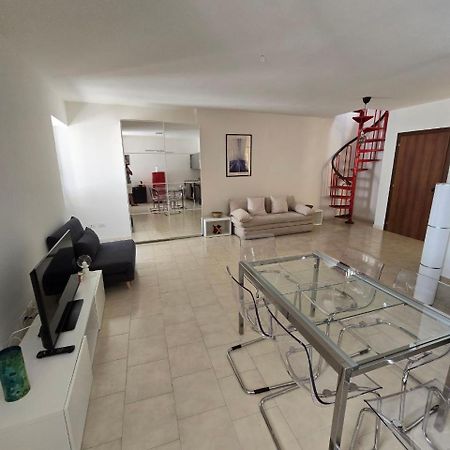 La Torretta Apartment ペスキエーラ・デル・ガルダ エクステリア 写真